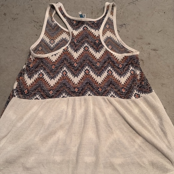 Chevron Patterned Tank Top - Picture 2 of 2